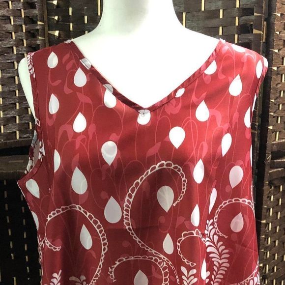 Last One NWT Floral Casual V-Neckline Sleeveless Blouse - Picture 1 of 4